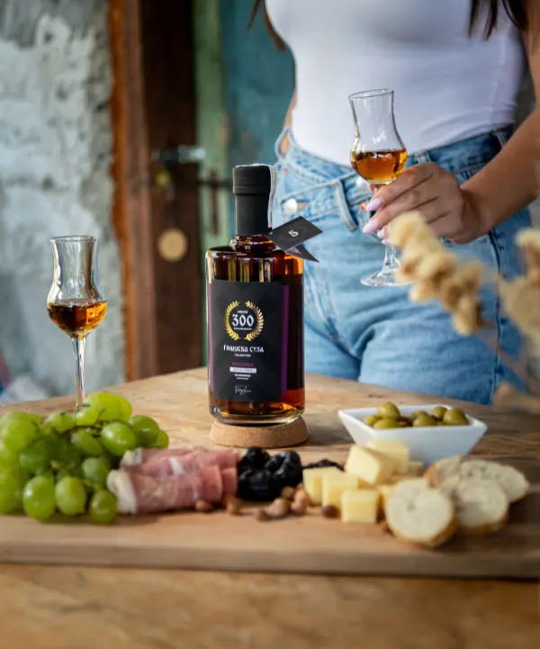 Moravka Golijska suza na stolu